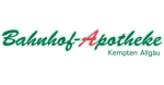 Grüner Schreibschriftzug Bahnhof-Apotheke Kempten mit rotem A